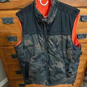 Reversible Helix Black and Camouflage Vest